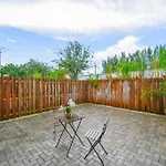 Fantastic Townhouse 15Minutes From The Beach